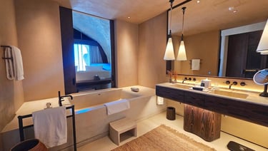 desert-rock-resort-cave-suite-bathroom-2