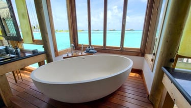 gili-lankanfushi-maldives-overwater-villa-bathroom