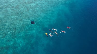 Guest enjoying manta snorkeling and eco-friendly stays in Ukulhas