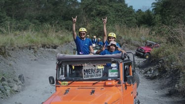 Jalur offroad berbatu yang dilalui dalam wisata Jeep Merapi