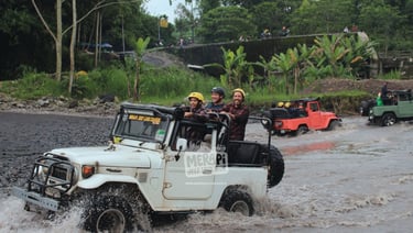 Bunker Kaliadem dengan pemandangan Gunung Merapi dari dekat