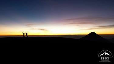 Lever de soleil près d'un volcan au Guatemala