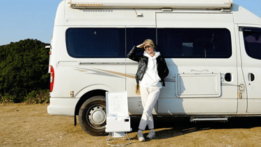 dry-flush-toilet-RV-Van-use
