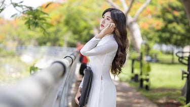 Bí quyết chụp góc nghiêng thần thánh khi mặc áo dài