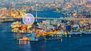 Vista do mar a cidade de Osaka, Japão. 