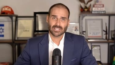 a man in a suit and tie is shown in this image