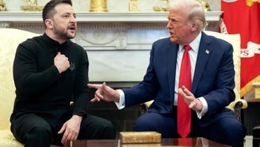 Volodymyr Zelensky e Donald Trump conversam em um encontro oficial.