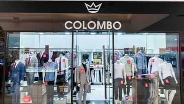 Fachada da loja Colombo em um shopping