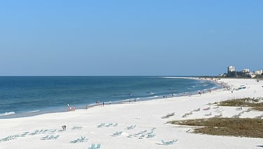 siesta key beach on a clear and sunny day