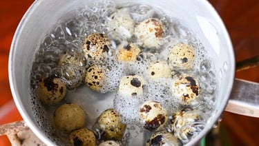 Cách luộc trứng chim cút không bị nứt