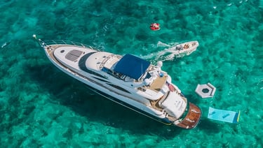 90FT Sunseeker yacht rental Miami with jacuzzi on deck