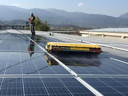 Profesyonel güneş paneli yıkama ve temizliği.