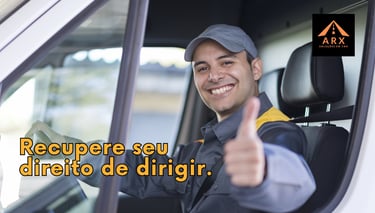 Motorista fazendo sinal de positivo