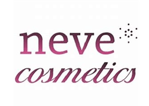 Cosmesi naturale Neve Cosmetics - beauty routine sostenibile per viaggiatrici over 60