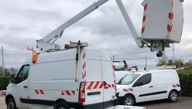 furgoneta con cesta elevadora