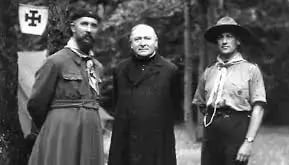 photo illustrant la vie du Père Sevin avec Jacques Sevin, le Chanoine Cornette et Édouard de Macédo