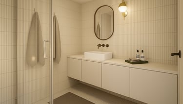 Salle de bain au nuance de beige, vue sur le meuble vasque et son miroir