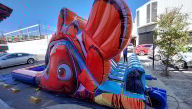 Venta de Inflables de Entrega inmediata www.sillasymesasfiestasdelsol.com