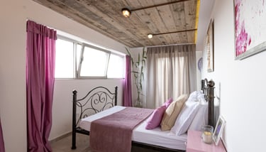 Purple room - Available in February, March & April, starts @400€