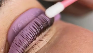Lash lift and tint treatment for darker, lifted natural lashes