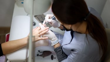 kosmetikausbildung-in-bayern Kosmetikausbildung Nageldesign Fußpflege Wimpernstylist Wimpern