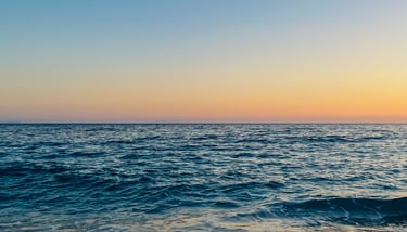 dispersão de cinzas no mar após cremação