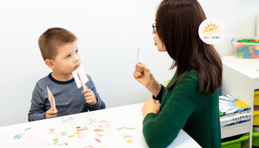 Thạc sĩ Giáo Dục đang khám và đánh giá trẻ chậm nói tại Trung tâm Hoa Nắng Hải Phòng