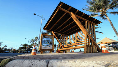 Banco para parada de onibus de eucalipto tratado - Imader