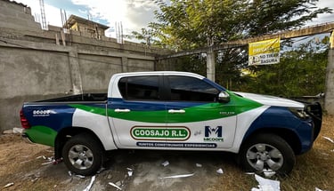 Adhesivo vehicular personalizado. Diseño e impresión de gráficos de alta calidad para publicidad.