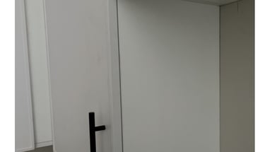 Color mismatch between cabinet carcass and doors