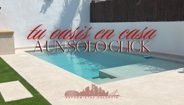 Piscina moderna en vivienda privada en Valencia diseñada y construida por Reformistas Valencia, tu oasis en casa a un solo cl
