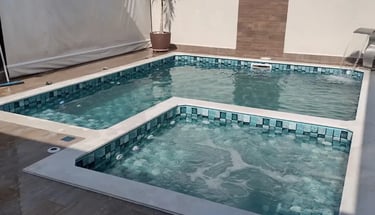 Tinggal di Bandung dengan udaranya yang sejuk dan suasana yang khas, punya kolam renang pribadi di r