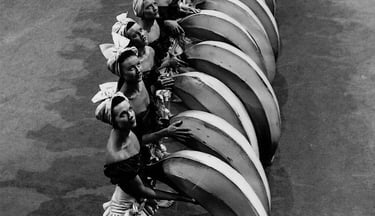 The Gang’s All Here – Carmen Miranda’s dancers with oversized bananas in technicolor chaos