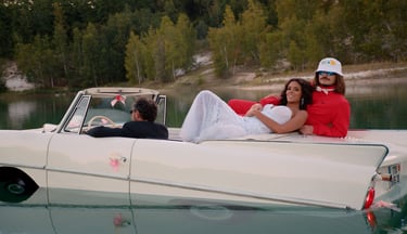 Shy'm et Lorenzo sont sur une voiture amphibie dans l'eau