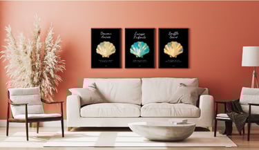 Décoration murale avec des posters de la série Onde Sacrée L'Unique Danielle B Créations