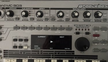 Roland MC303 Groovebox