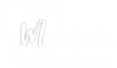Logotipo Meraki en color blanco debajo dice odontología integral