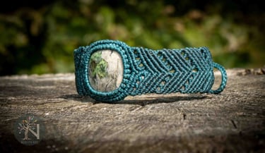bracelet micromacramé, fil bleu canard Linhasita, pierre naturelle, smaragdite, tissage, fait main, artisanat français