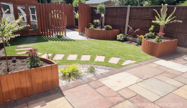 Designer Traditional Modern Circle & Curves Wooden Planters & Modern Screen With Summer House