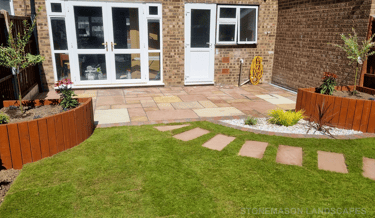 Designer Traditional Modern Circle & Curves Wooden Planters & Modern Screen With Summer House