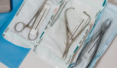 instrumentação cirurgica, pinças em grau cirúrgco e integrador químico.