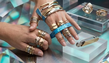 Modern 2026 knuckle ring trends featuring layered minimalist and mixed metal styles