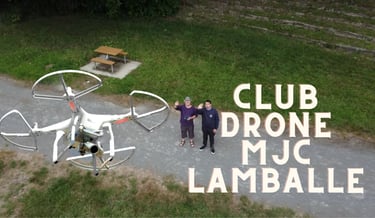 Photo retouchée avec une surimpression d'un drone et d'un titre