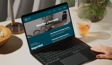 diseño web sanchez y quesada notarios