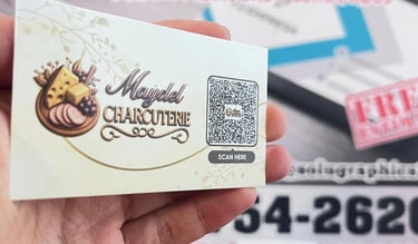 Reseña de Maydel Charcuterie con foto del producto final: tarjeta de presentación y diseño de logo.