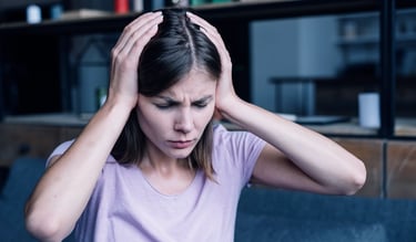 Mujer con estrés, el cortisol elevado puede combatirse con el uso de 7 plantas