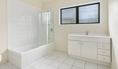 Ensuite renovation before - Revive Builders Auckland