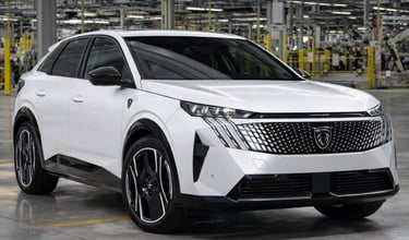 Peugeot SUV elétrico em linha de produção da Stellantis com atrasos nas entregas até 2027