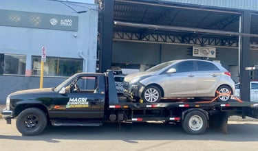 Guincho plataforma em Bauru realizando remoção segura de veículo