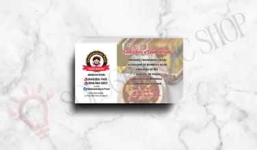 Tarjeta de señora de comida, con logo, fotos de comida, servicios e información.